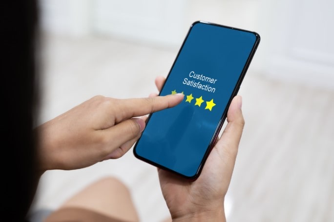 A mobile phone showing good user experience rating online.