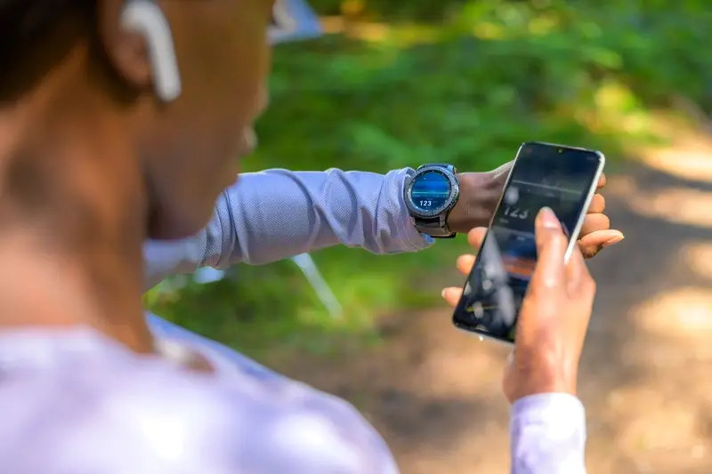 Can Fitness Trackers Run Custom Apps Like Smartwatches?