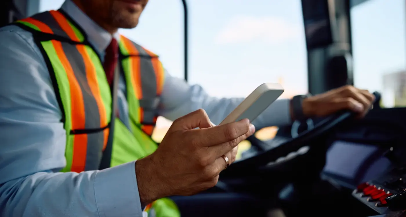 Should My Logistics App Work for Both Drivers and Customers?