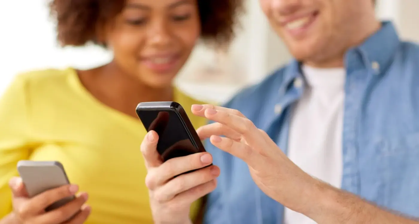 What Makes Users Screenshot and Share My App Content?