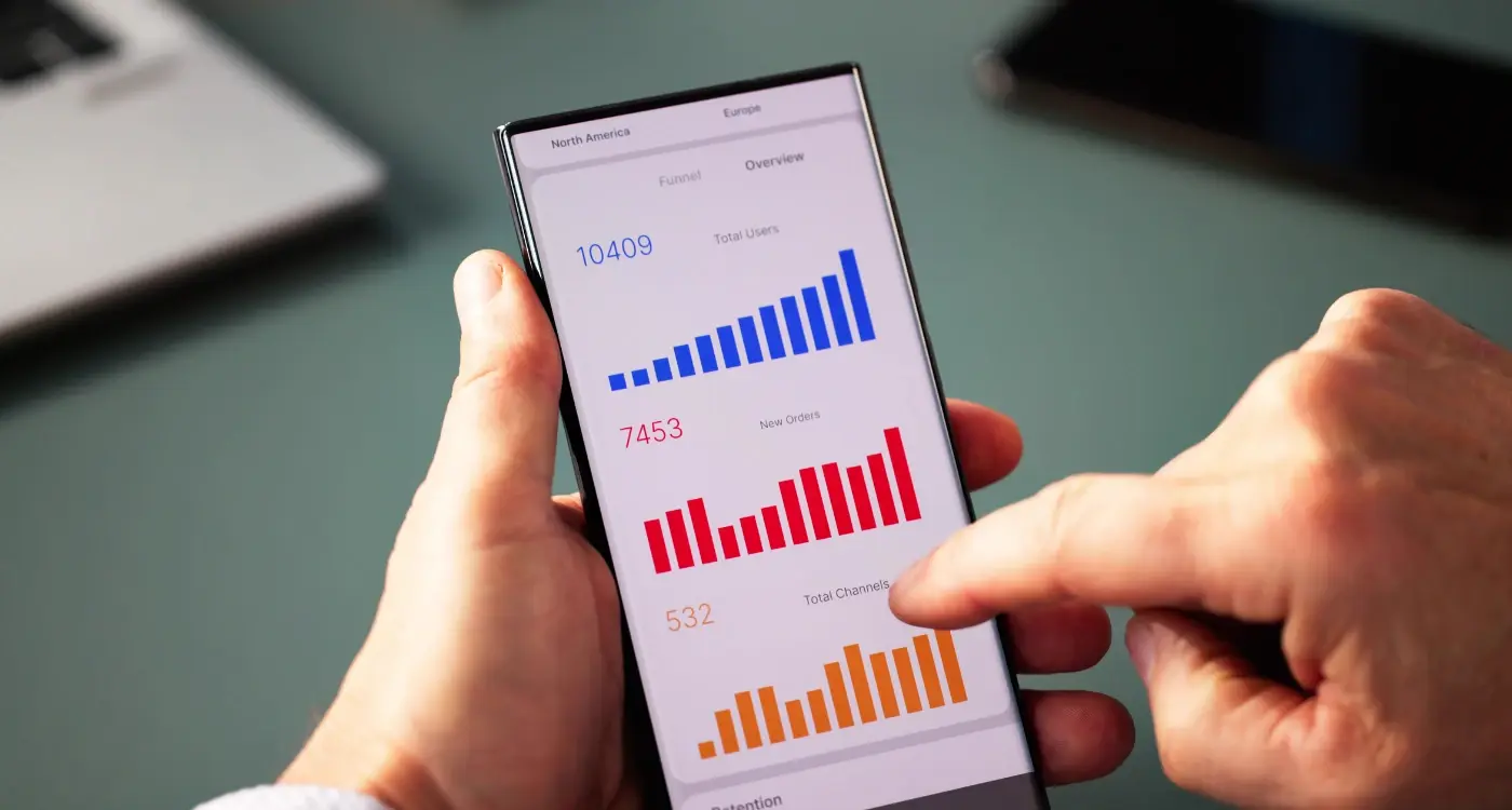 What Metrics Should You Track for Mobile App Benchmarking?